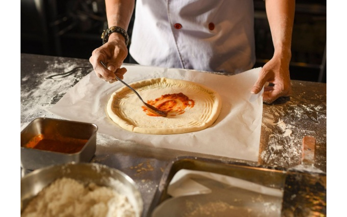 nướng pizza bằng l&ograve; nướng