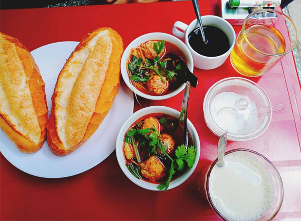 B&aacute;nh m&igrave; x&iacute;u mại Đ&agrave; Lạt
