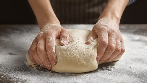 Nh&agrave;o bột l&agrave;m b&aacute;nh