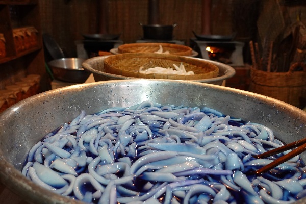 Ng&acirc;m dừa non với nước đường