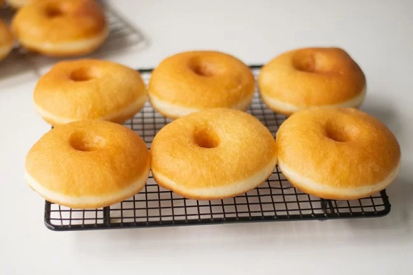 L&agrave;m b&aacute;nh bằng l&ograve; nướng - B&aacute;nh donut thơm ngon