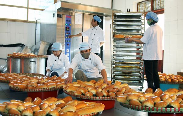 Một số thiết bị cần chuẩn bị cho quy tr&igrave;nh sản xuất b&aacute;nh m&igrave;