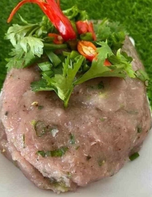Chả cá sau khi quết đều tay