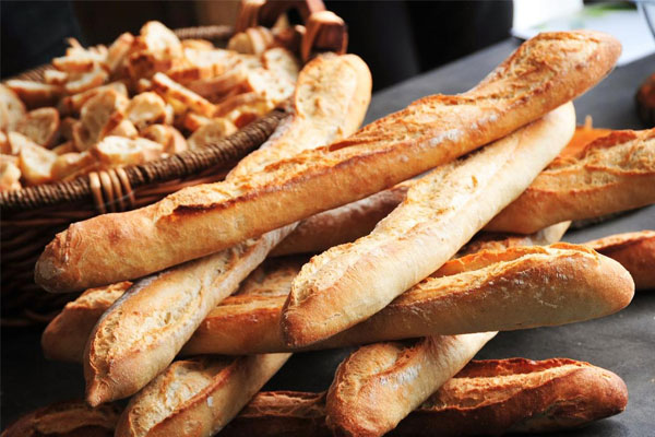 B&aacute;nh m&igrave; baguette được l&agrave;m tại nh&agrave;