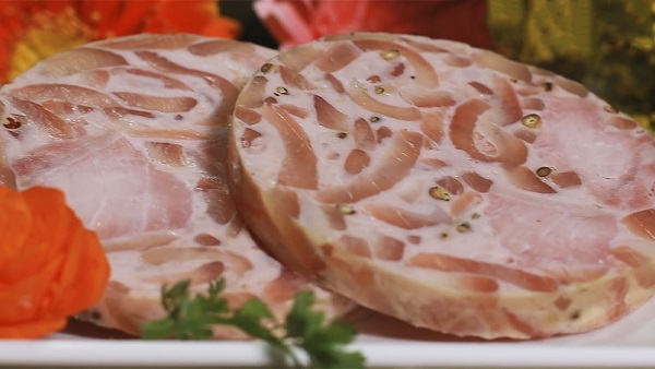 Máy cắt thịt cắt được những loại chả heo, lạp xưởng